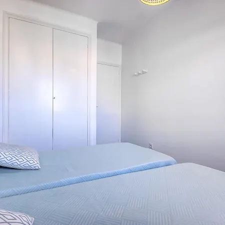 Lush With View Apartment *