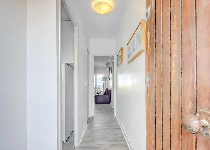 In By The * Ρόζες