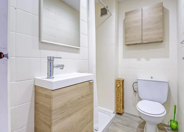 In By The * Ρόζες